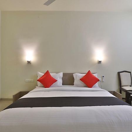 Bharuch Capital O 47284 Atithi Resort מראה חיצוני תמונה