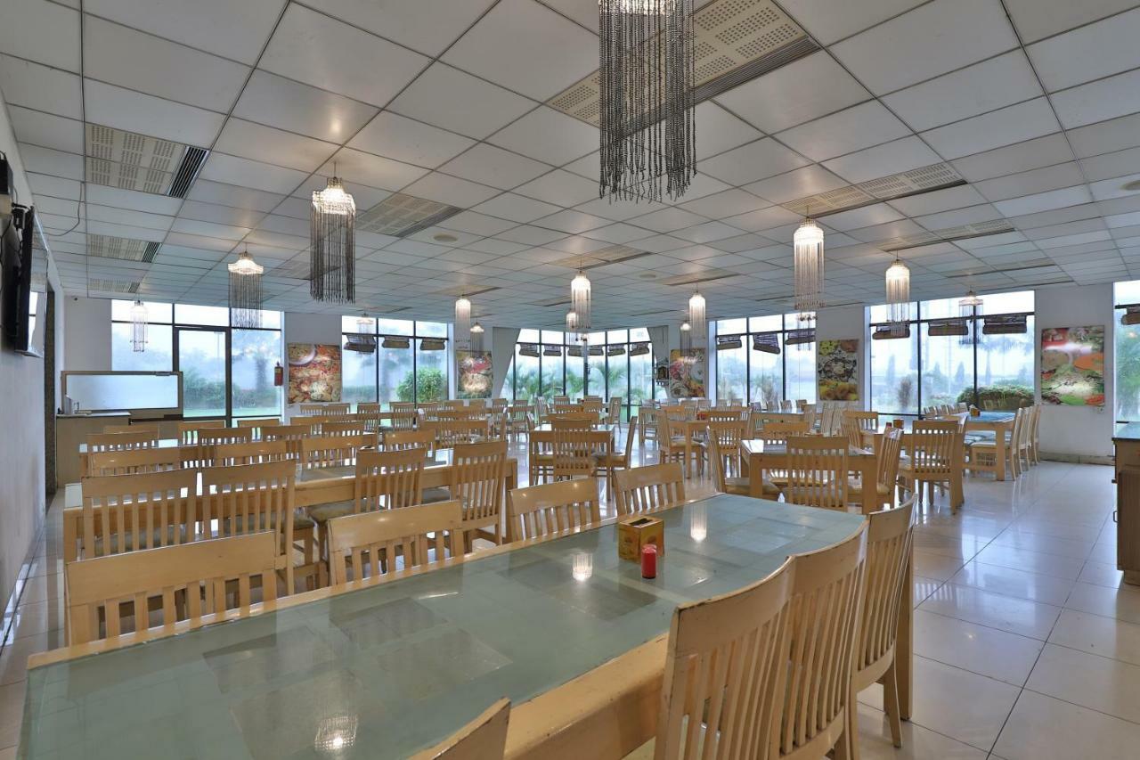 Bharuch Capital O 47284 Atithi Resort מראה חיצוני תמונה