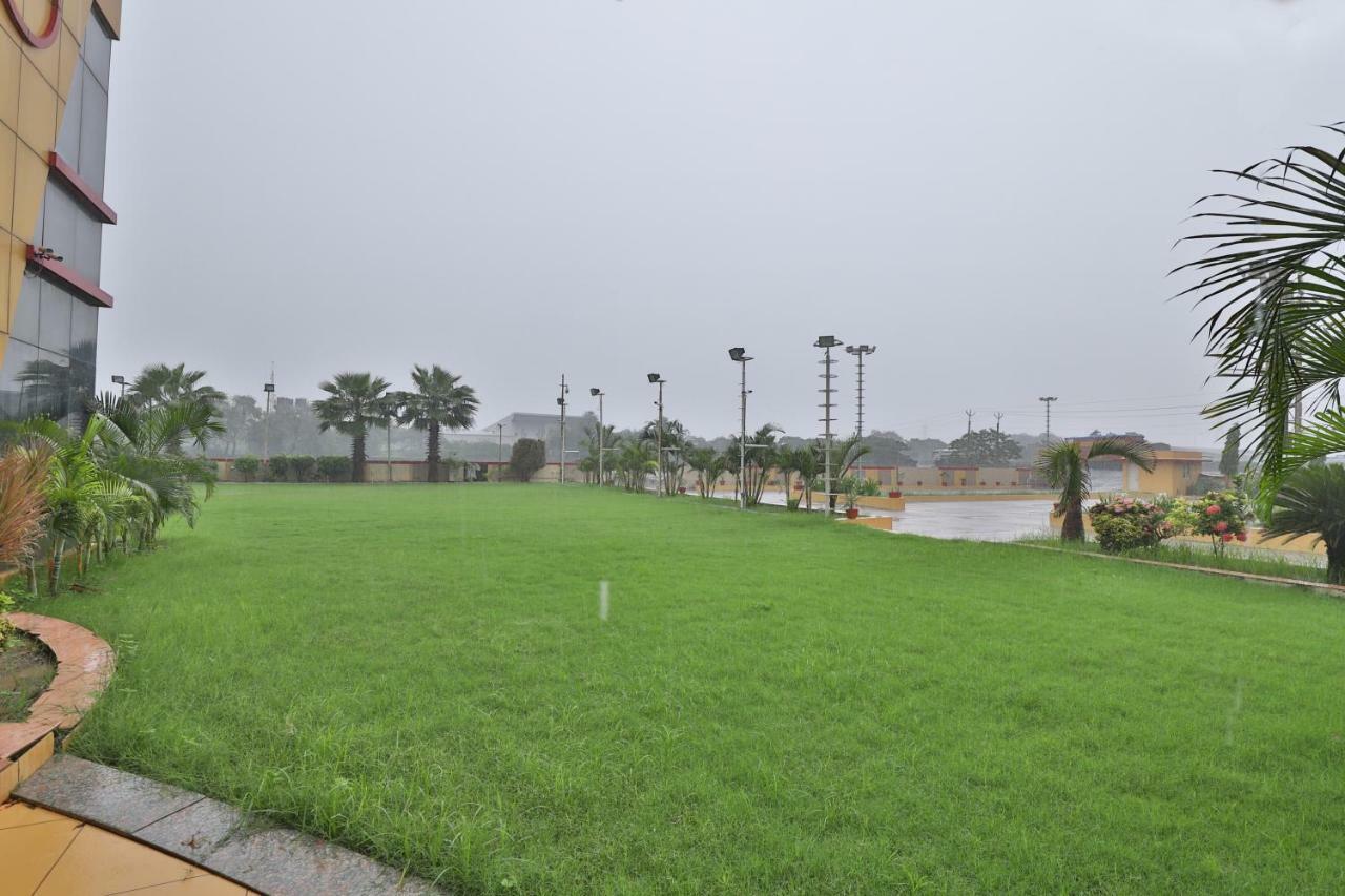 Bharuch Capital O 47284 Atithi Resort מראה חיצוני תמונה