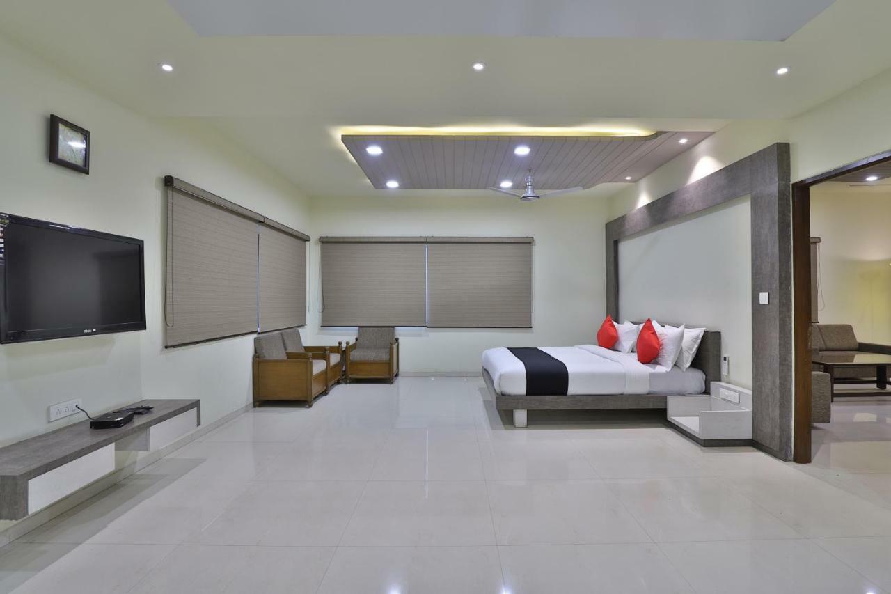 Bharuch Capital O 47284 Atithi Resort מראה חיצוני תמונה