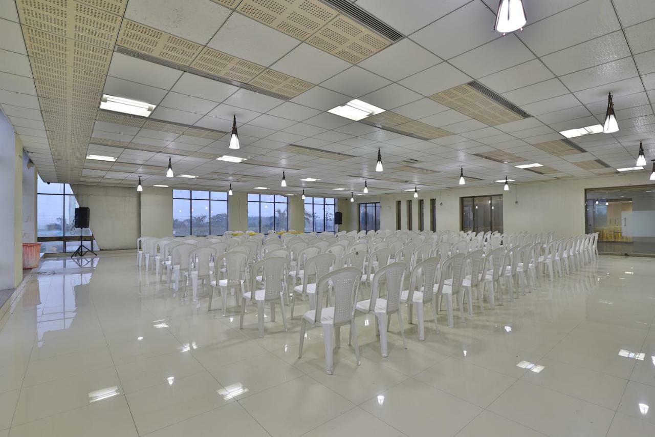 Bharuch Capital O 47284 Atithi Resort מראה חיצוני תמונה