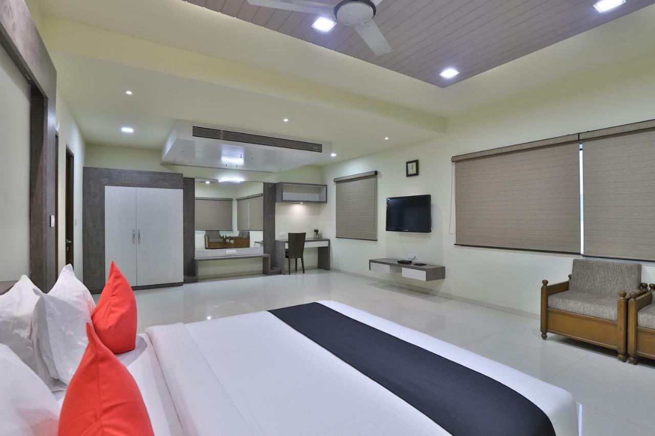 Bharuch Capital O 47284 Atithi Resort מראה חיצוני תמונה