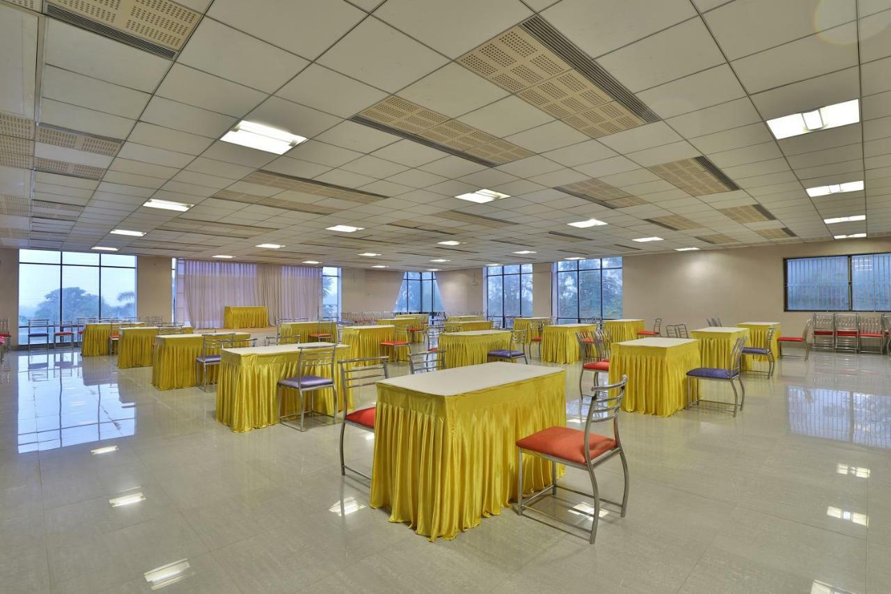 Bharuch Capital O 47284 Atithi Resort מראה חיצוני תמונה