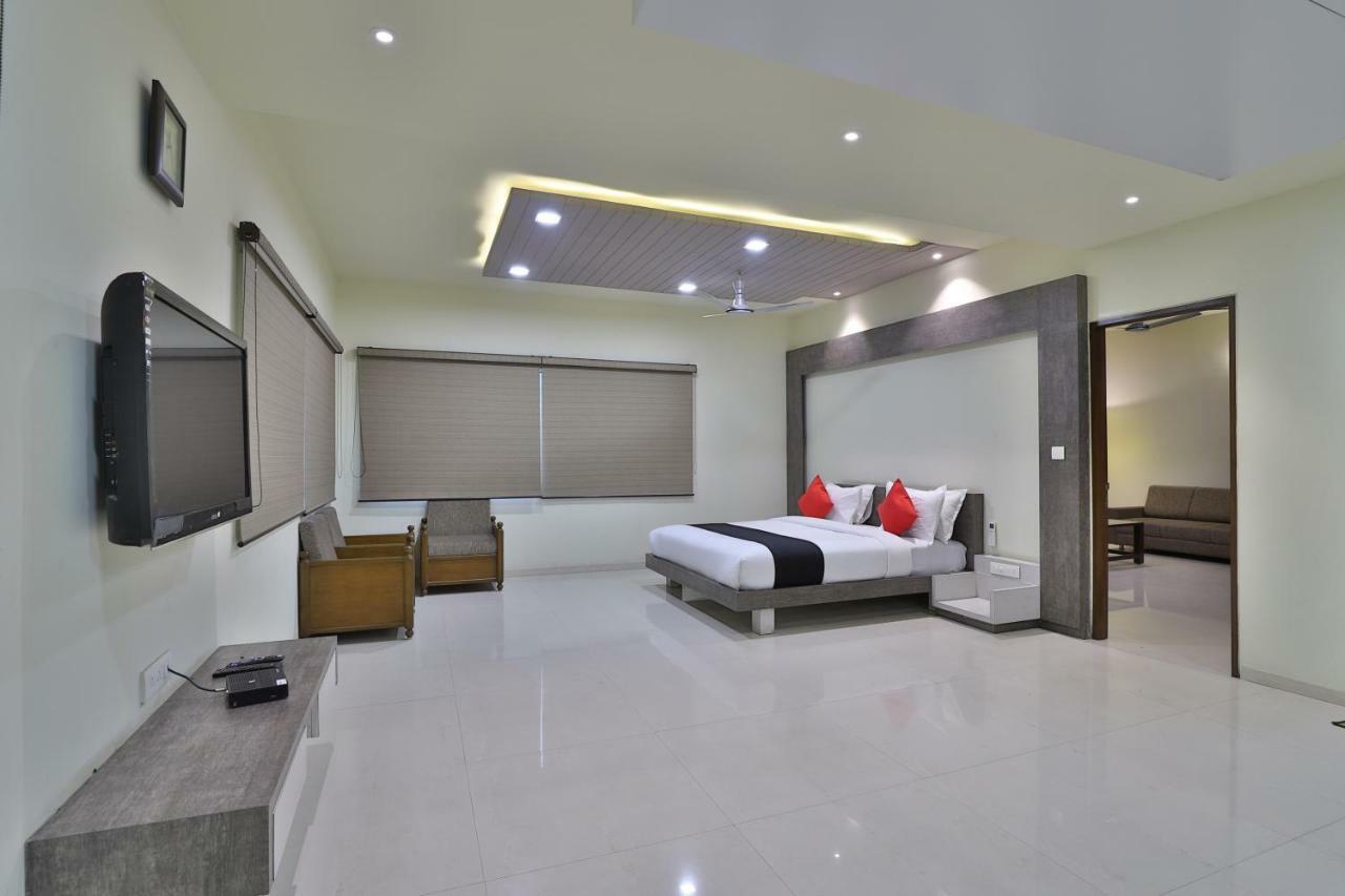 Bharuch Capital O 47284 Atithi Resort מראה חיצוני תמונה