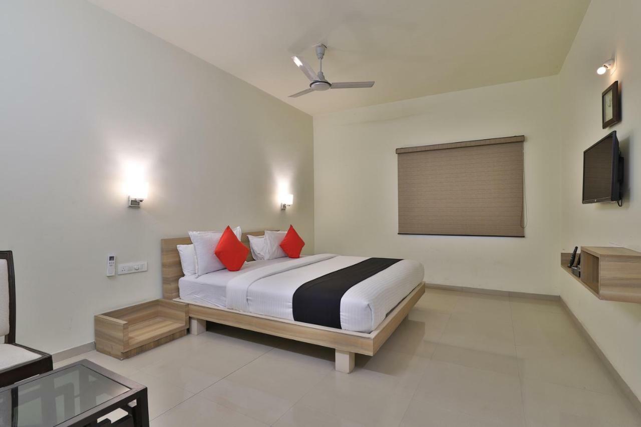 Bharuch Capital O 47284 Atithi Resort מראה חיצוני תמונה