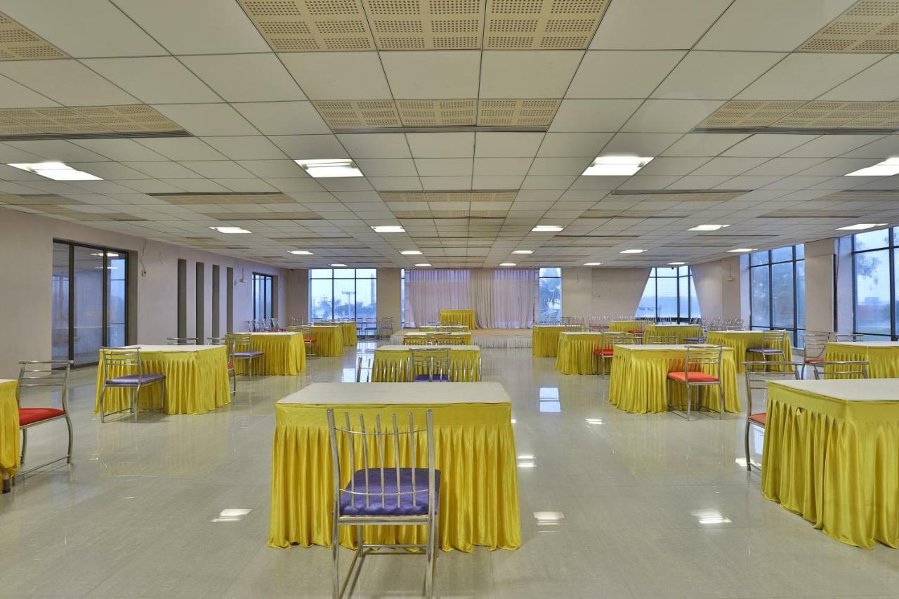 Bharuch Capital O 47284 Atithi Resort מראה חיצוני תמונה
