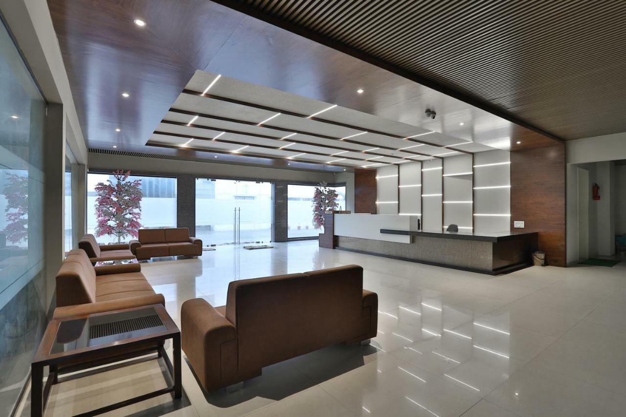 Bharuch Capital O 47284 Atithi Resort מראה חיצוני תמונה