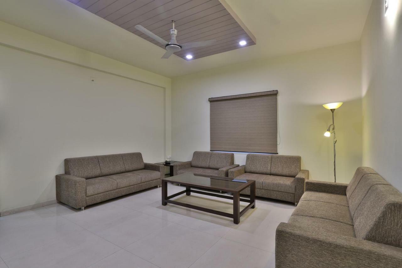 Bharuch Capital O 47284 Atithi Resort מראה חיצוני תמונה