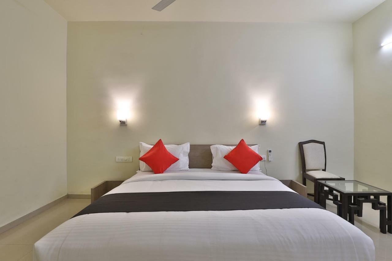 Bharuch Capital O 47284 Atithi Resort מראה חיצוני תמונה